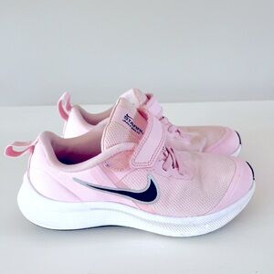 Nike Starrunner Shoe toddler/girl size 12.5c